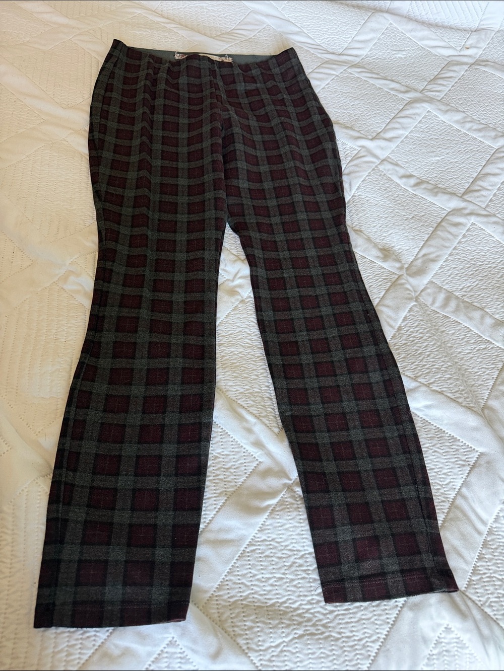 Chelsea & Violet Plaid Dress Pants in Black & Burgundy